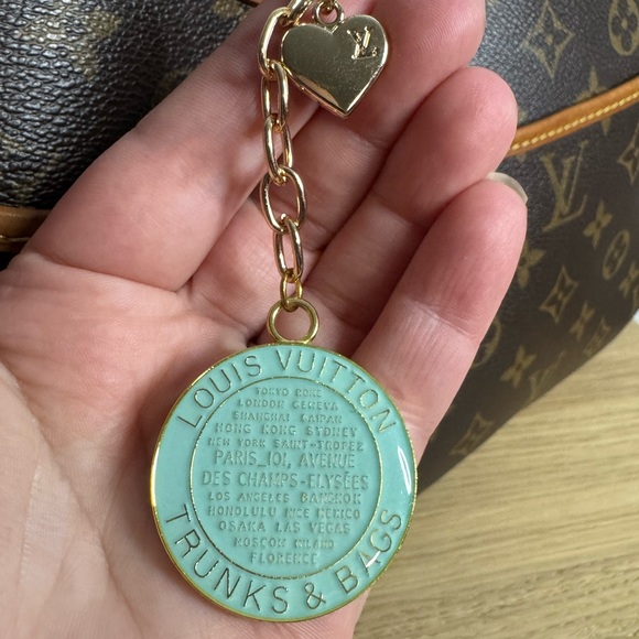 Louis Vuitton bag charm - Picture 4 of 7